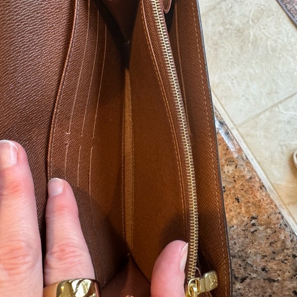 Louis Vuitton Monogram Sarah Wallet - Picture 10 of 12